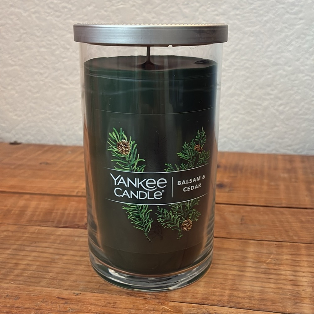 NWT Yankee Candle Green Balsam & Cedar 14.25 oz NEW Christmas Tree Holidays
